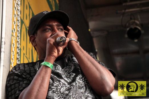 Peter Metro (Jam) with Squiddley Ranking 18. Reggae Jam Festival, Bersenbrueck 04. August 2012 (15).JPG